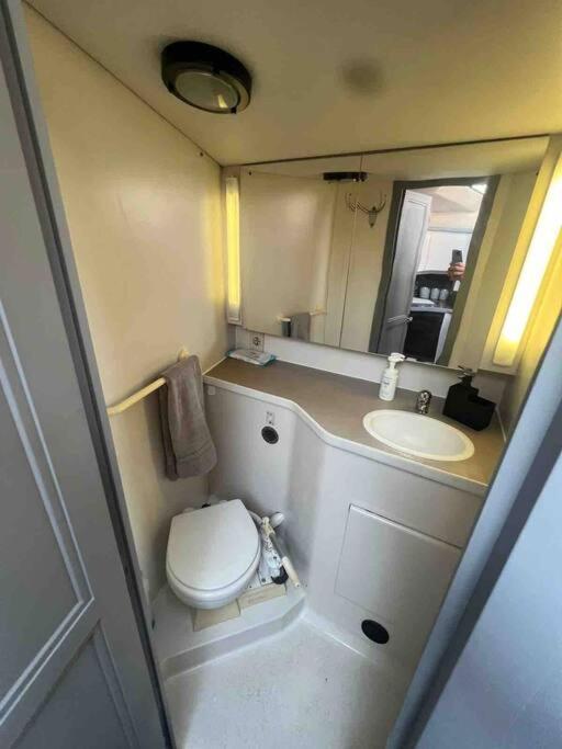 Yacht "X" - 44 Foot Modern Yacht On 5 Star Ocean Village Marina - Minutes Away From City Centre And Cruise Terminals, Free Parking ,Spa Package Available! Southampton Luaran gambar