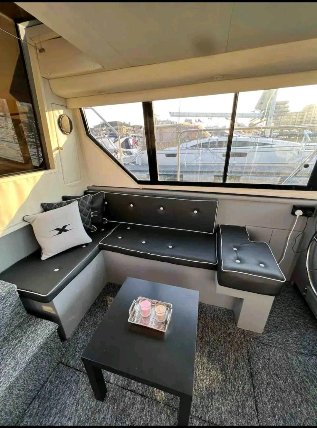 Yacht "X" - 44 Foot Modern Yacht On 5 Star Ocean Village Marina - Minutes Away From City Centre And Cruise Terminals, Free Parking ,Spa Package Available! Southampton Luaran gambar