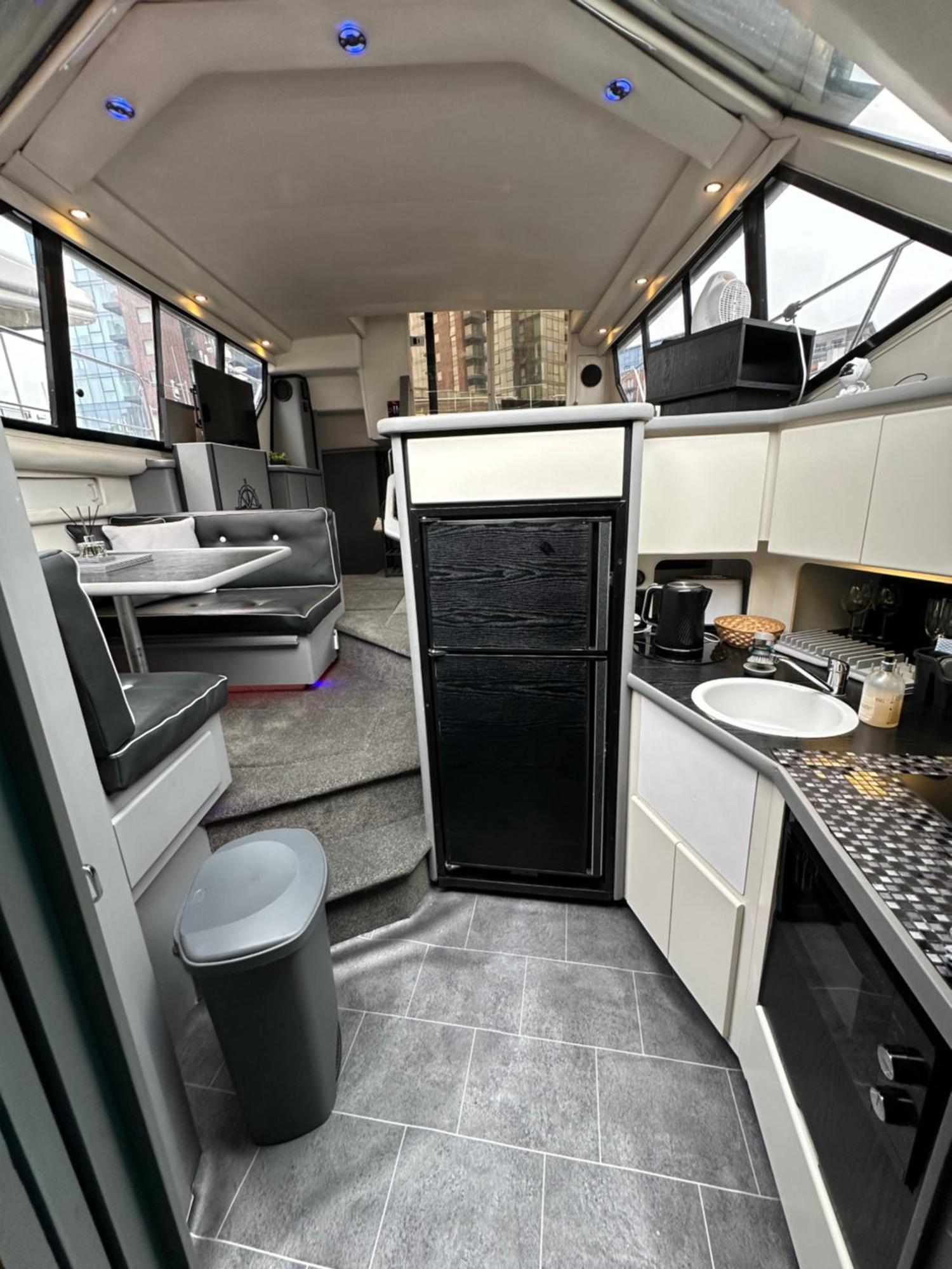 Yacht "X" - 44 Foot Modern Yacht On 5 Star Ocean Village Marina - Minutes Away From City Centre And Cruise Terminals, Free Parking ,Spa Package Available! Southampton Luaran gambar