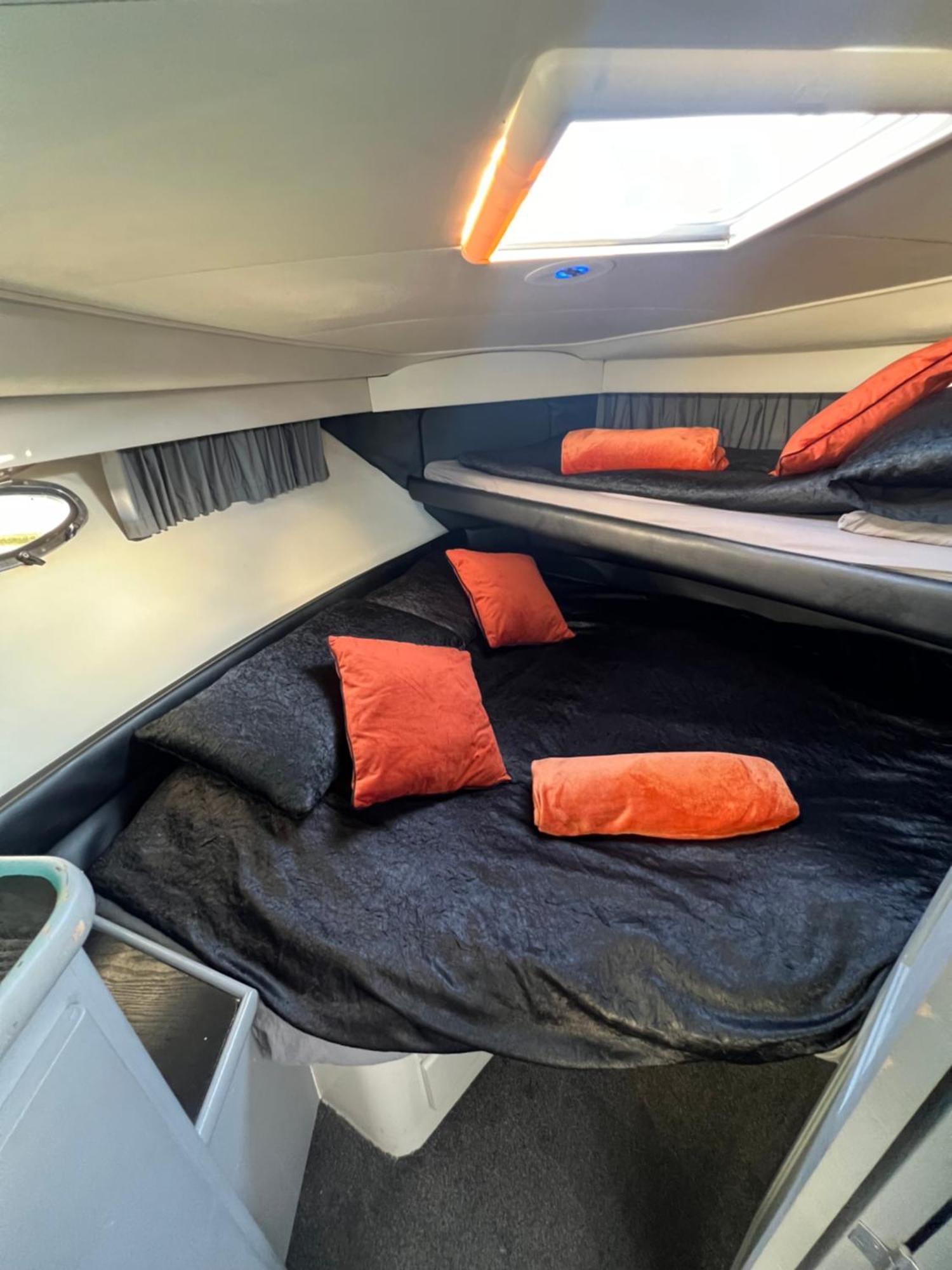 Yacht "X" - 44 Foot Modern Yacht On 5 Star Ocean Village Marina - Minutes Away From City Centre And Cruise Terminals, Free Parking ,Spa Package Available! Southampton Luaran gambar